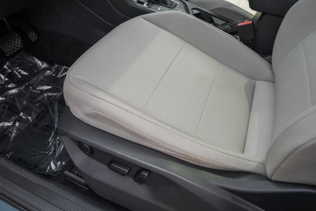 Used 2020 Volkswagen Tiguan SE w/ Panoramic Sunroof Package AWD/4WD image 29