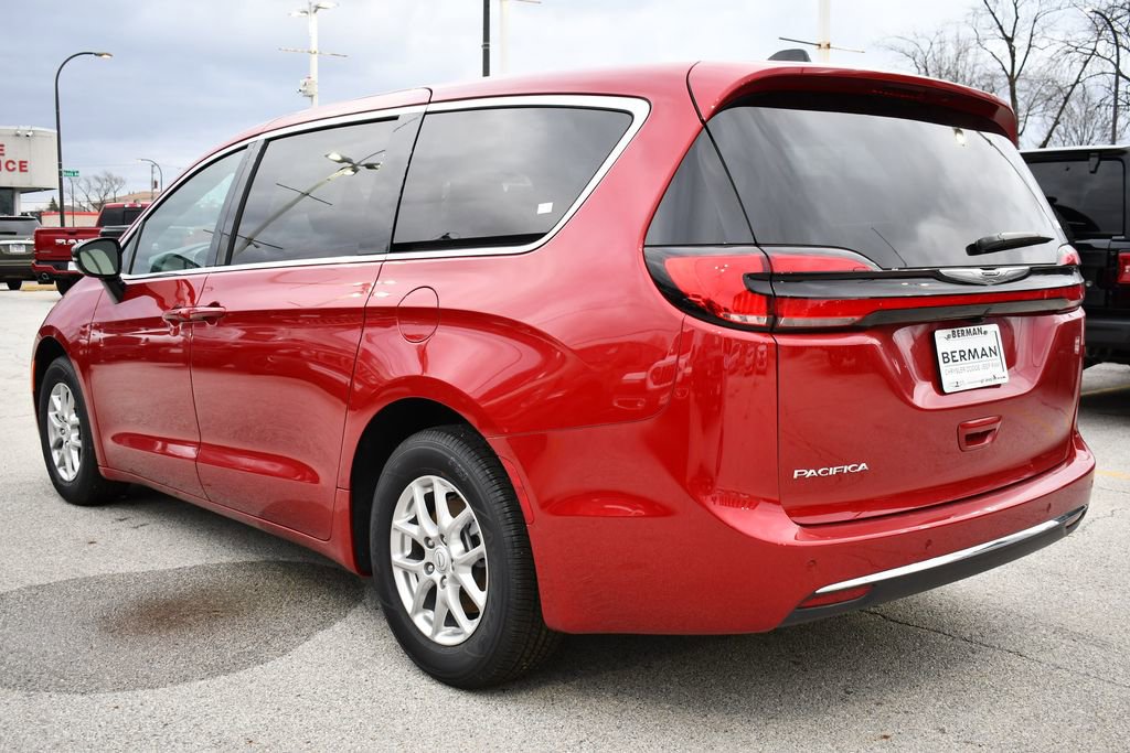 New 2026 Chrysler Pacifica Select image 4