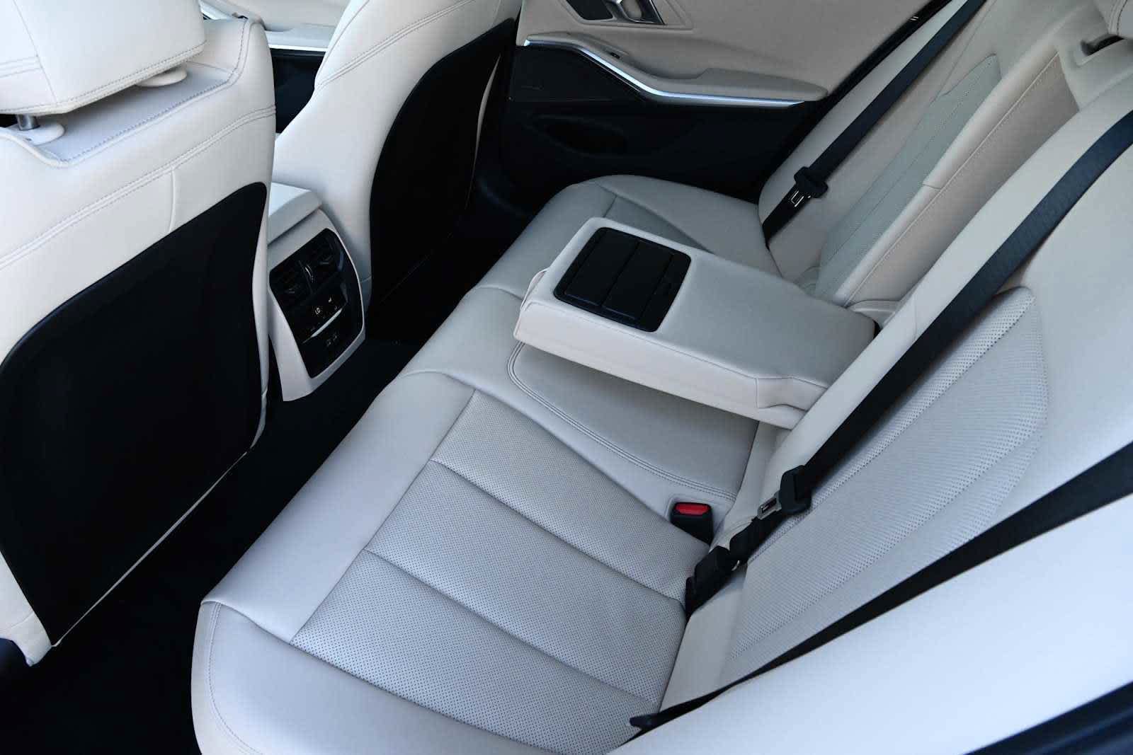 Used 2026 BMW 330i Sedan w/ M Sport Package RWD image 8
