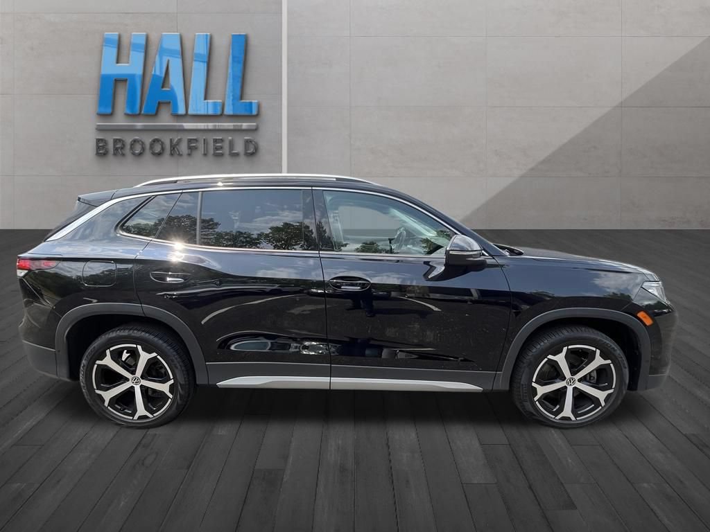 Certified 2025 Volkswagen Tiguan SE w/ Panoramic Sunroof Package AWD/4WD image 7
