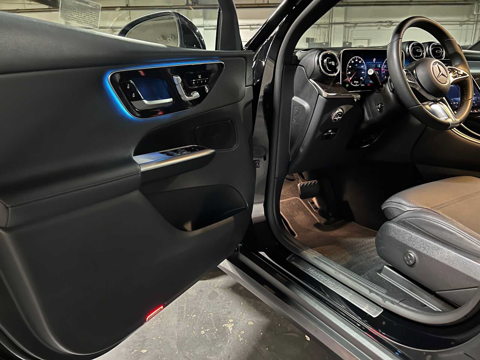 Used 2025 Mercedes-Benz GLC 300 image 22