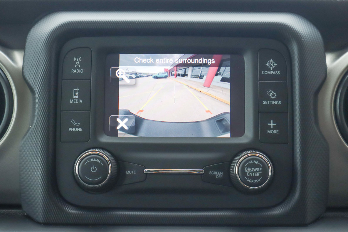 Used 2020 Jeep Gladiator Sport image 12