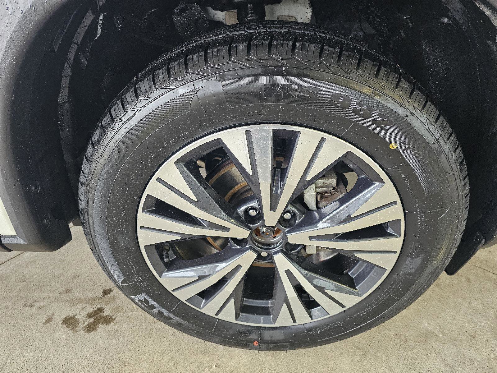 Used 2023 Nissan Rogue SV image 9