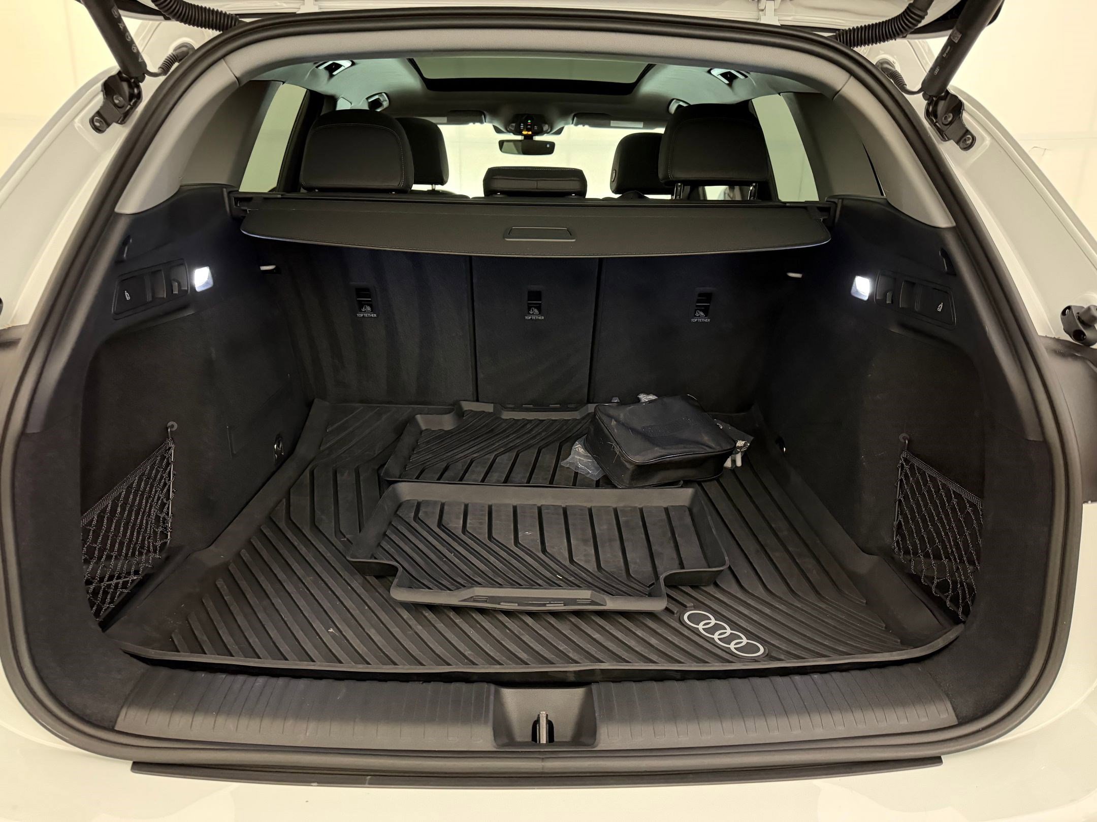 Used 2025 Audi Q6 e-tron Premium w/ Convenience Package AWD/4WD image 29