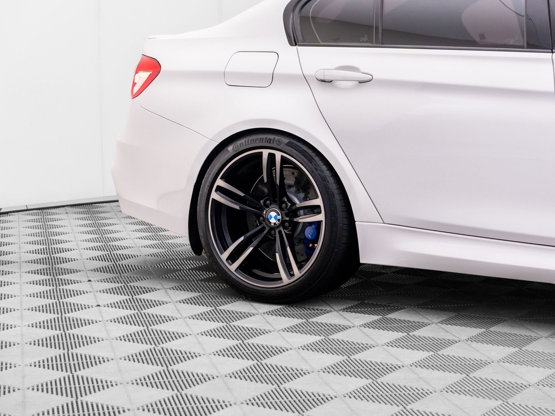 Used 2018 BMW M3 RWD image 35