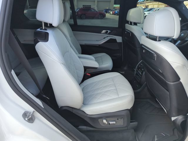 Used 2024 BMW X7 xDrive40i w/ M Sport Package AWD/4WD image 35