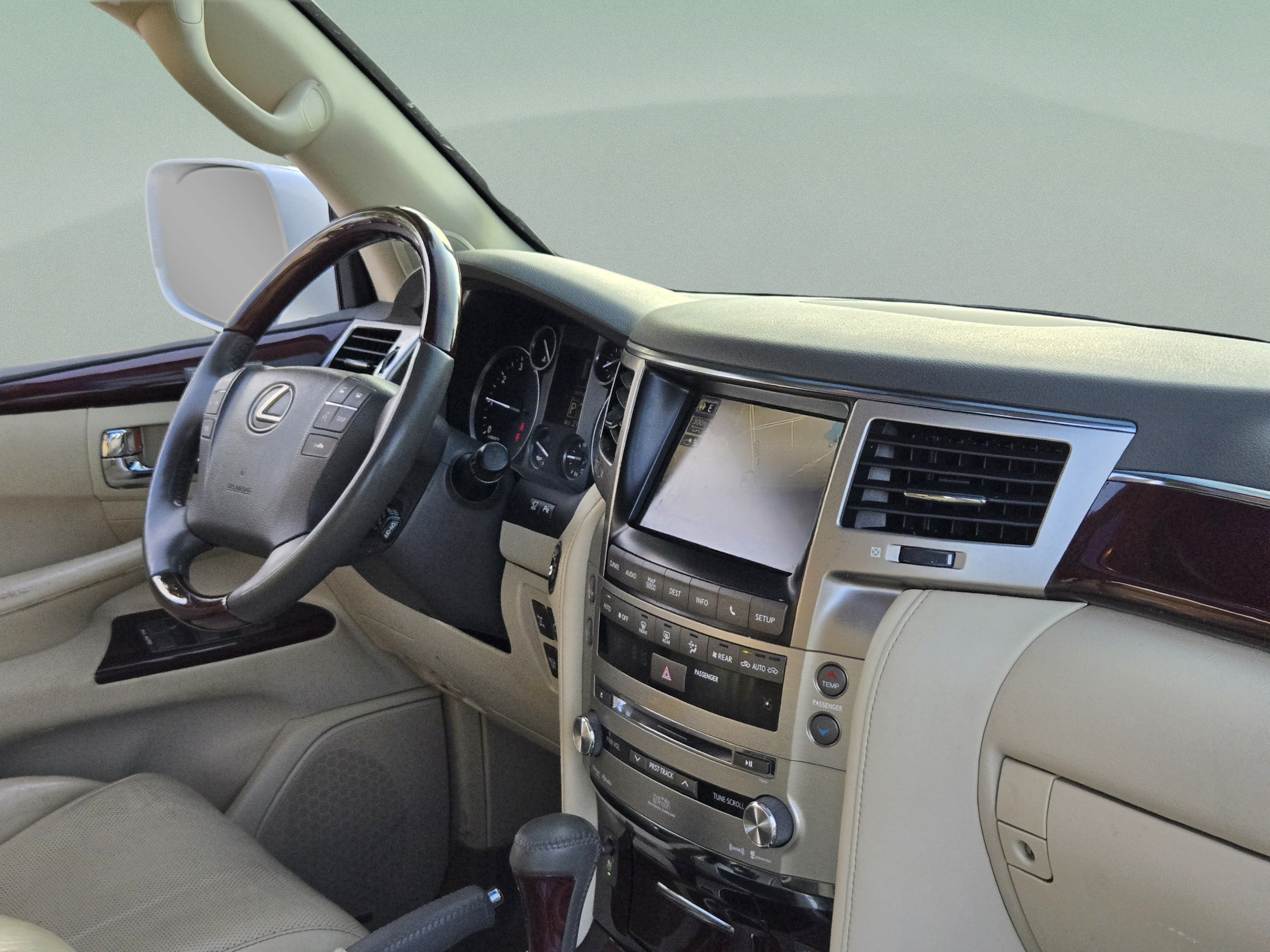 Used 2014 Lexus LX 570 4WD image 26