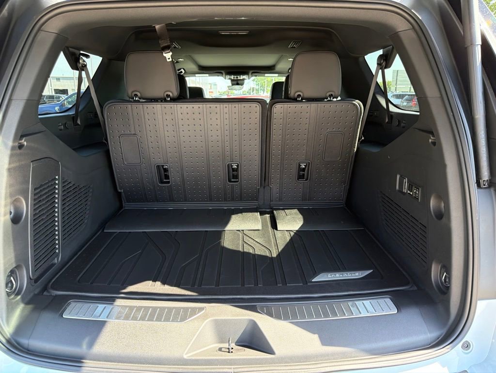 New 2026 Chevrolet Suburban High Country w/ Sun And Tow Package AWD/4WD image 13