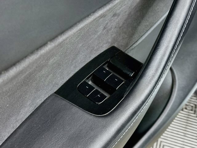 Used 2020 Tesla Model Y Performance AWD/4WD image 17