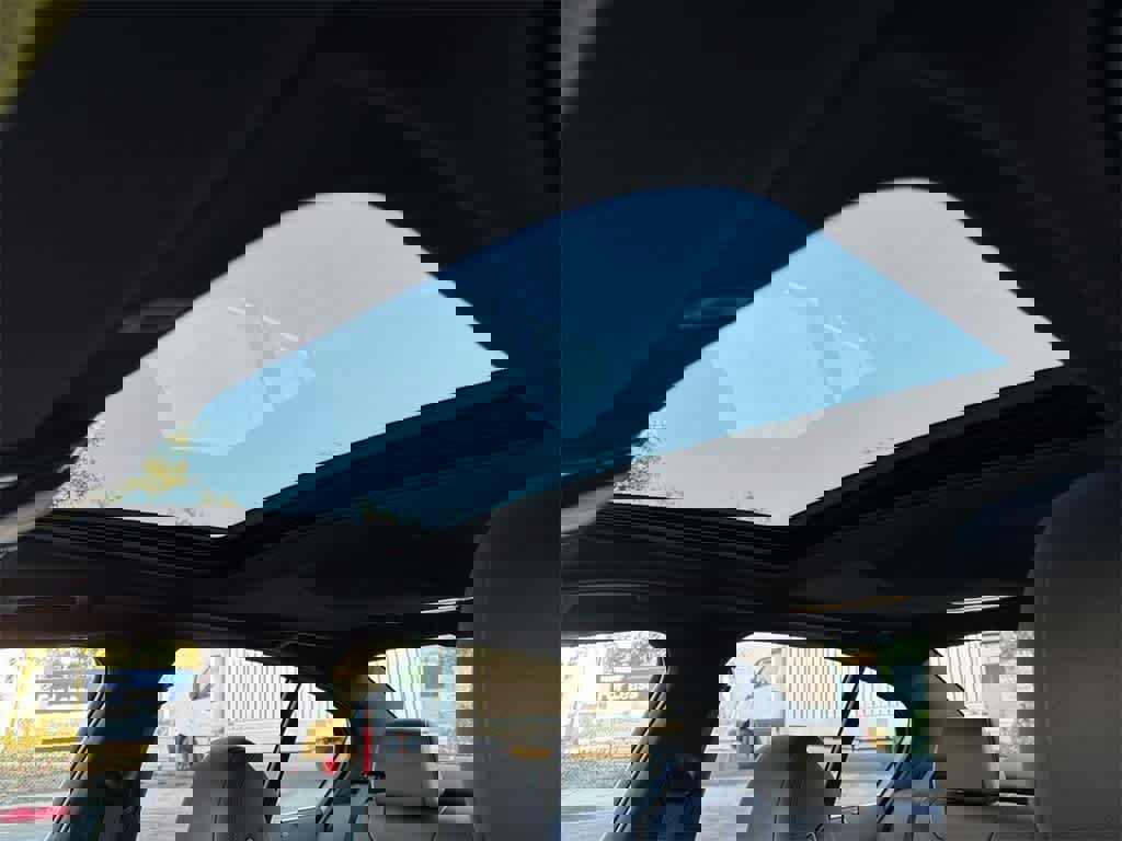 Used 2023 BMW 530e xDrive image 11