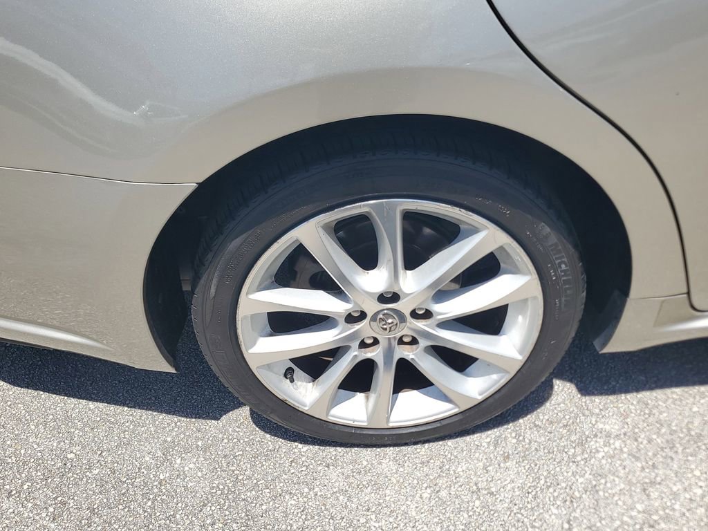 Used 2013 Toyota Avalon Limited FWD image 9