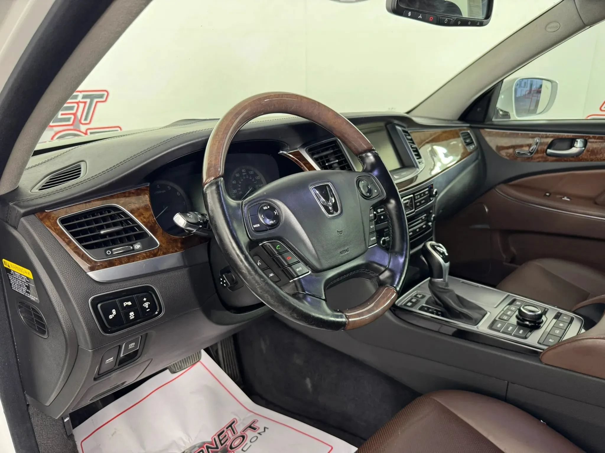 Used 2014 Hyundai Equus Signature RWD image 10