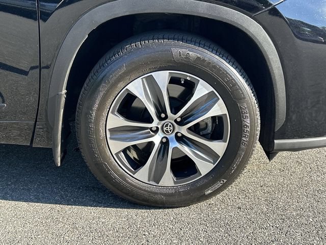 Used 2023 Toyota Highlander XLE AWD/4WD image 13