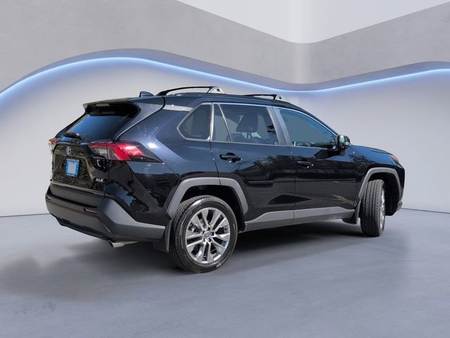 Used 2023 Toyota RAV4 XLE Premium image 4