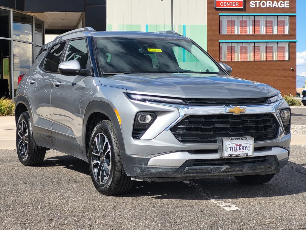 Used 2024 Chevrolet TrailBlazer LT FWD image 2