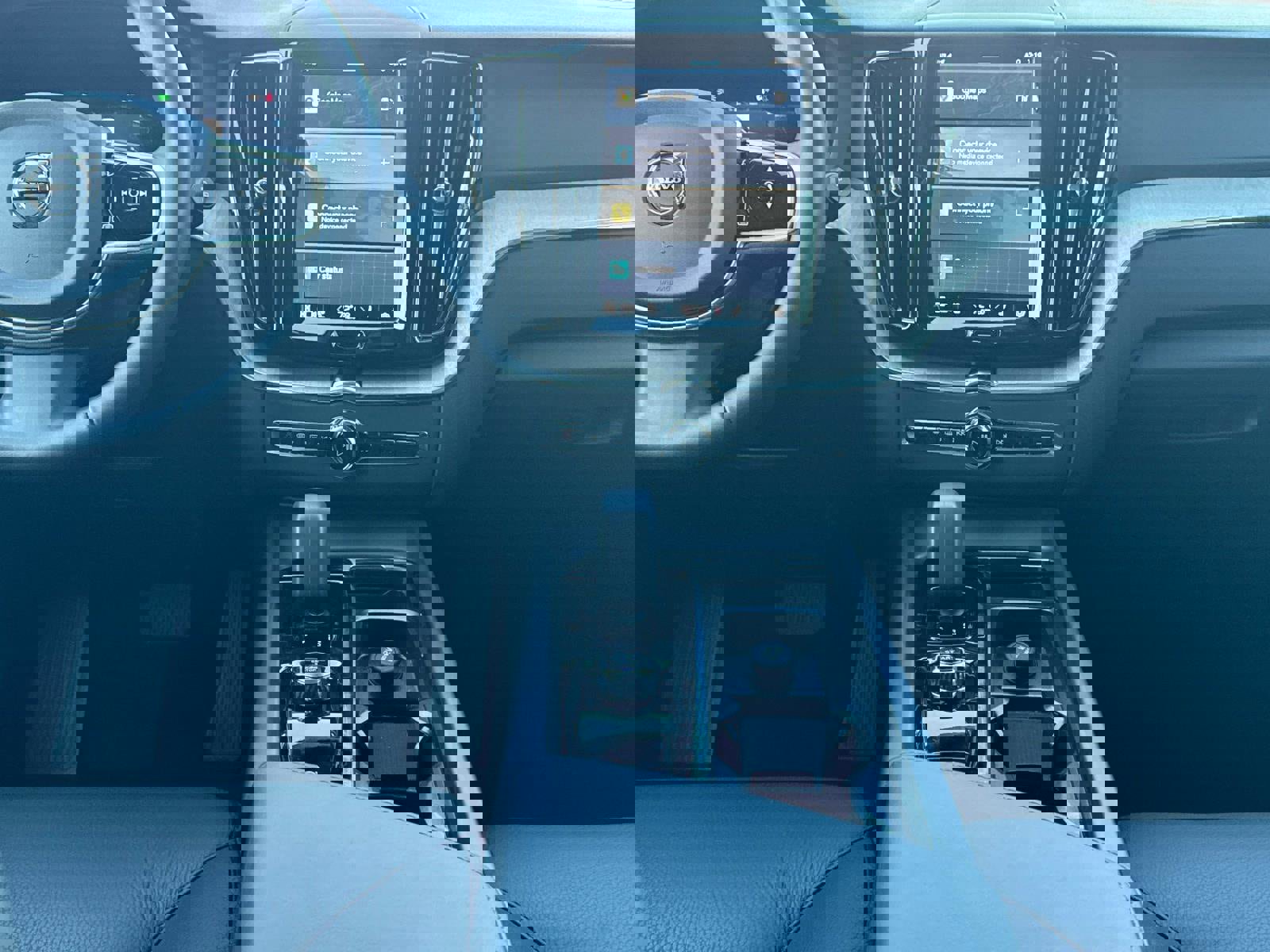 Used 2025 Volvo XC60 B5 Plus image 14