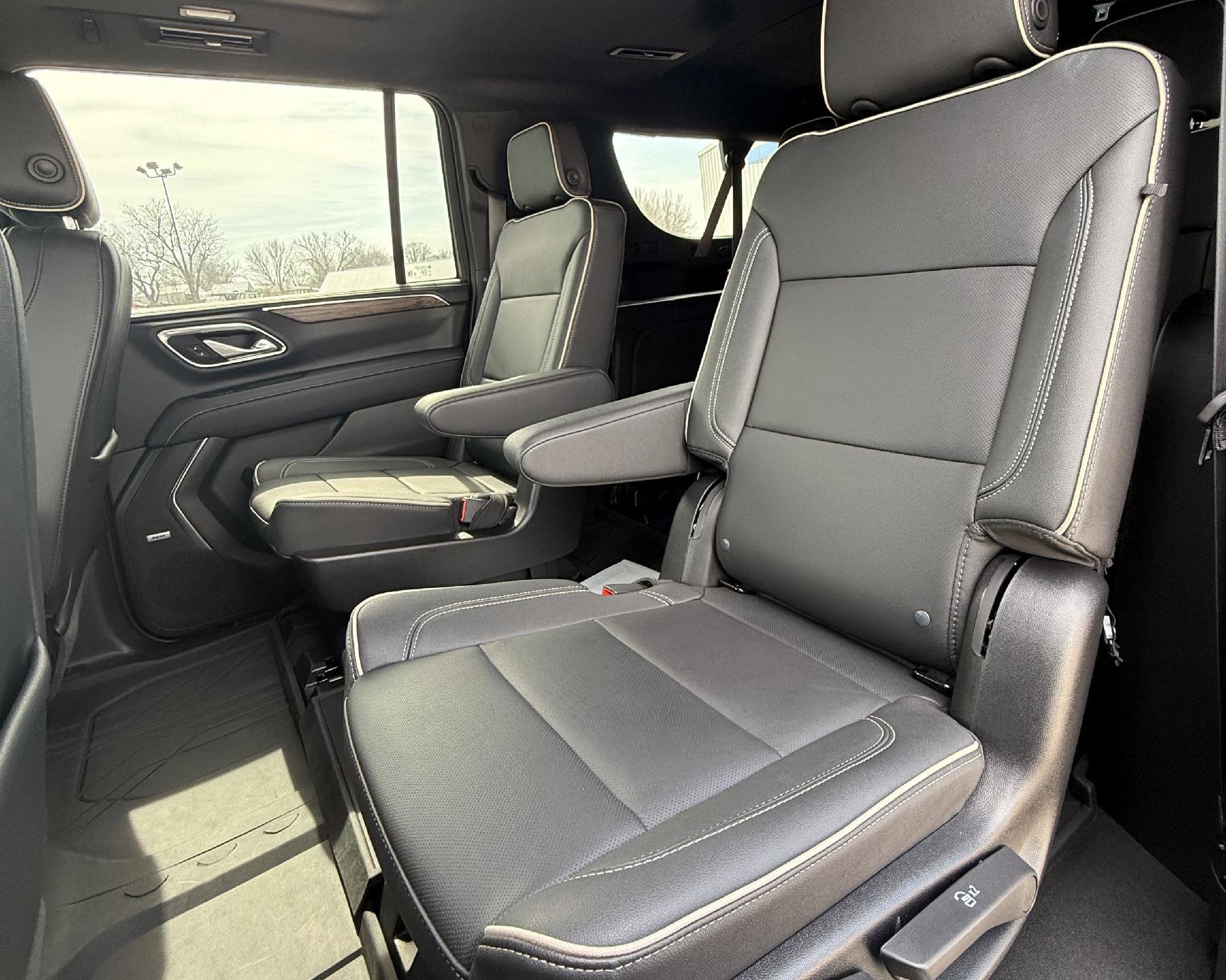 Used 2024 Chevrolet Suburban Premier w/ Premium Package 2 image 16