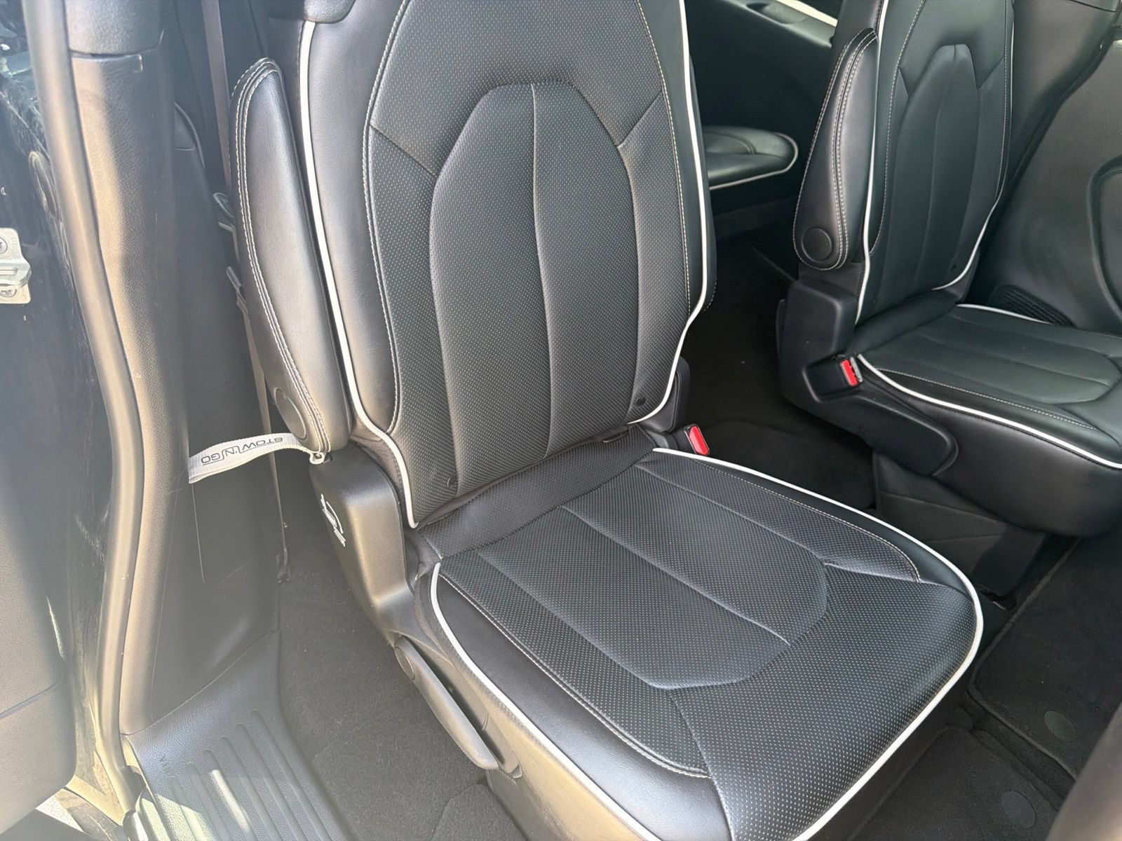 Used 2026 Chrysler Pacifica Limited FWD image 12