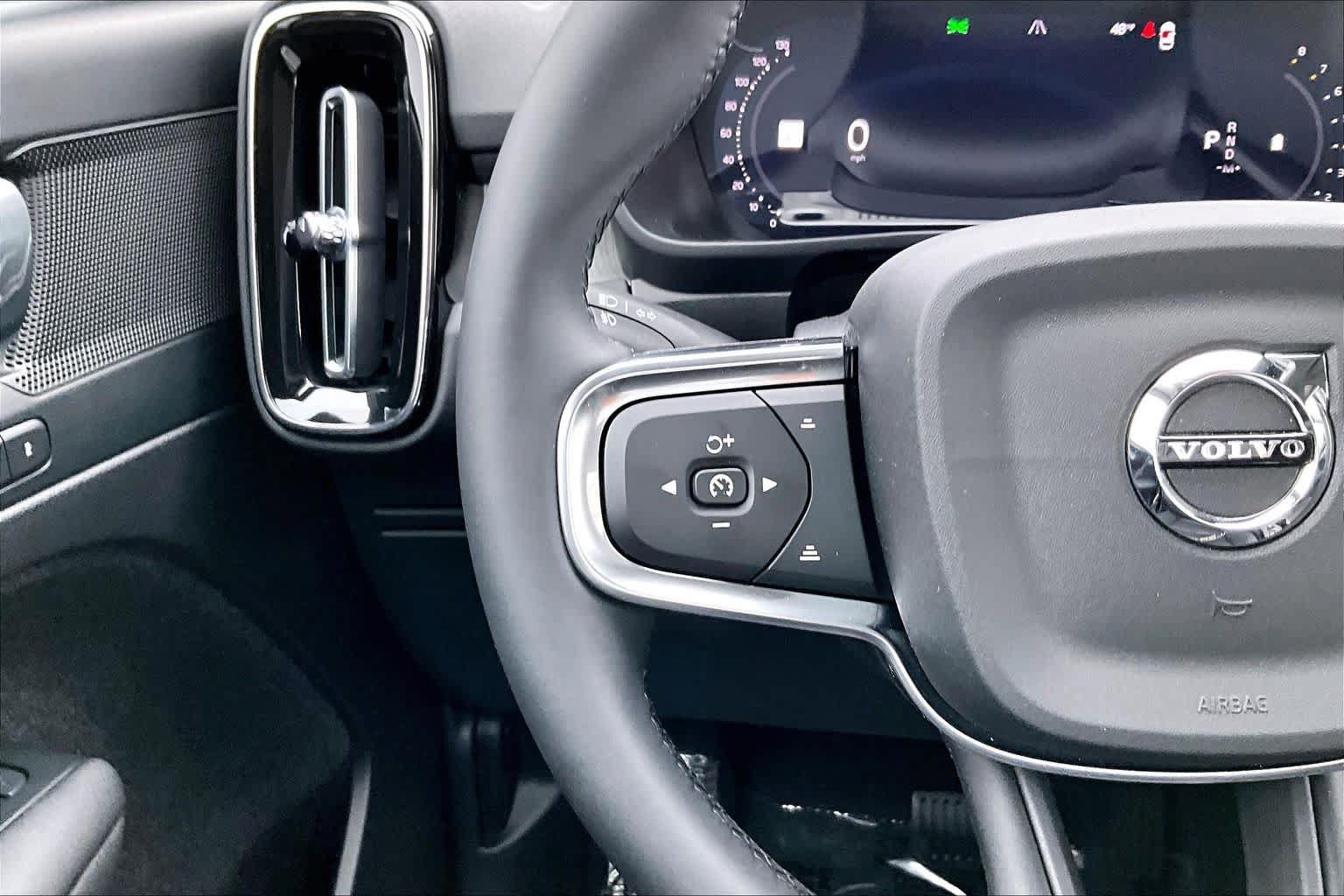 Used 2026 Volvo XC40 B5 Core w/ Climate Package AWD/4WD image 40
