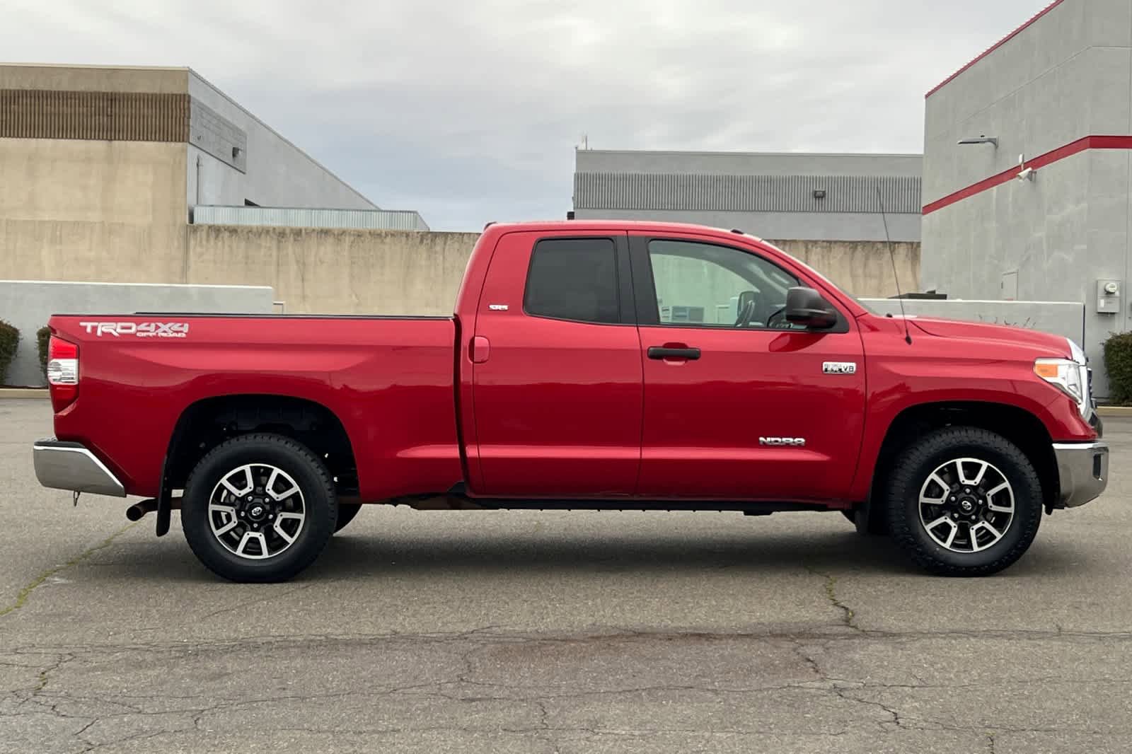 Used 2016 Toyota Tundra SR5 w/ TRD Off Road Package AWD/4WD image 6