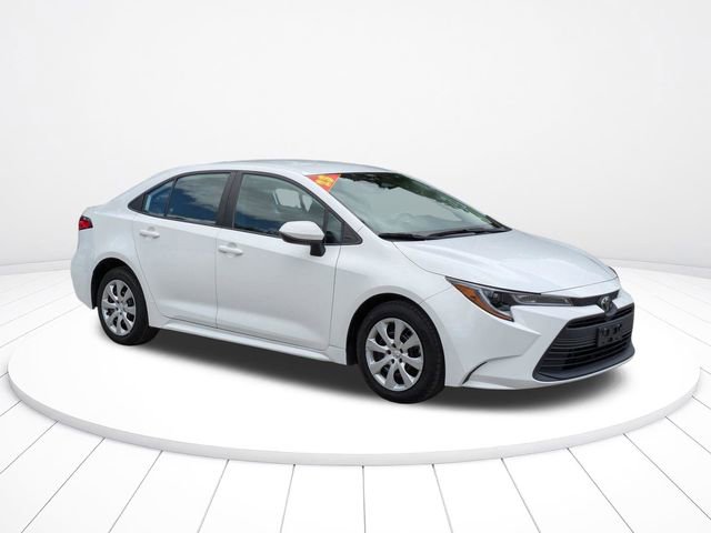 Used 2023 Toyota Corolla LE FWD image 2