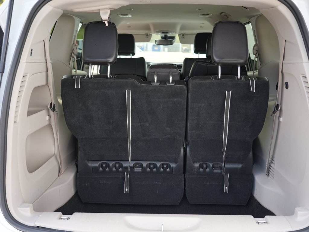 Used 2023 Chrysler Pacifica Touring-L FWD image 26