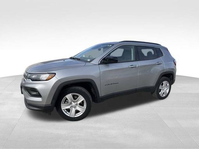 Used 2022 Jeep Compass Latitude image 2