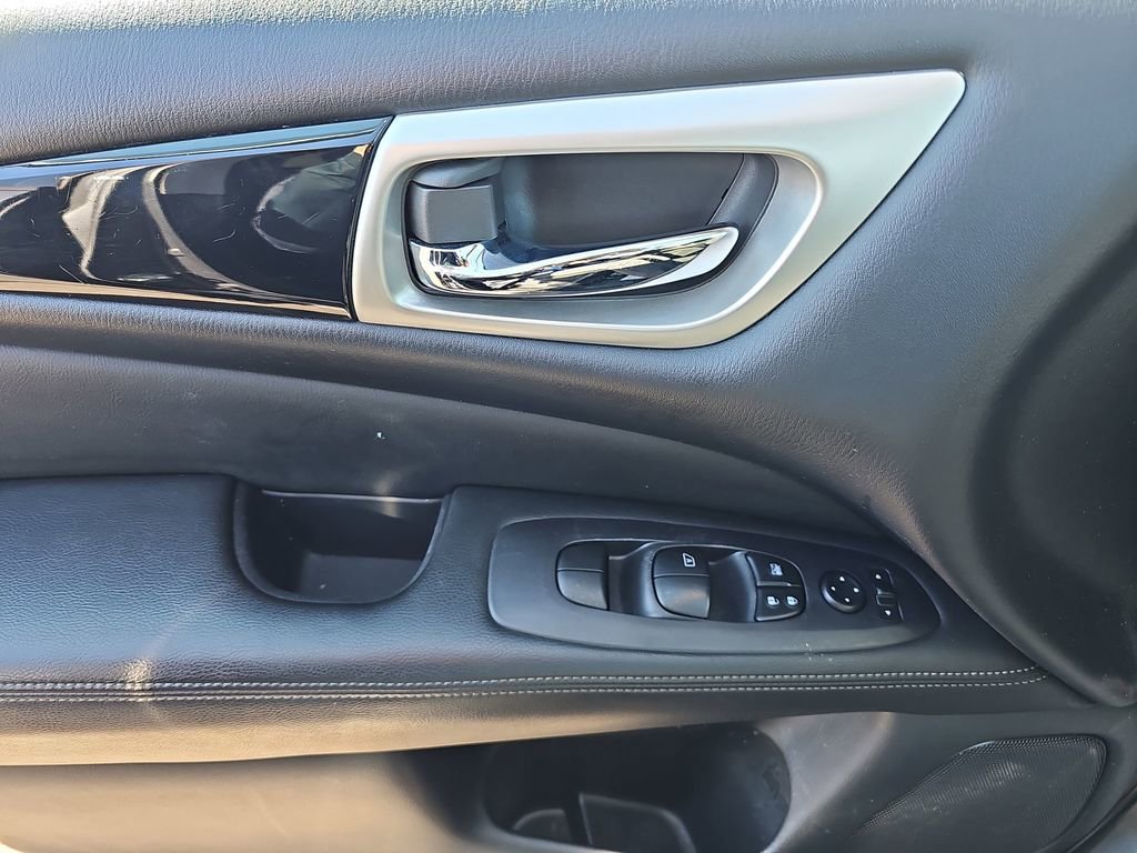Used 2019 Nissan Pathfinder S image 31