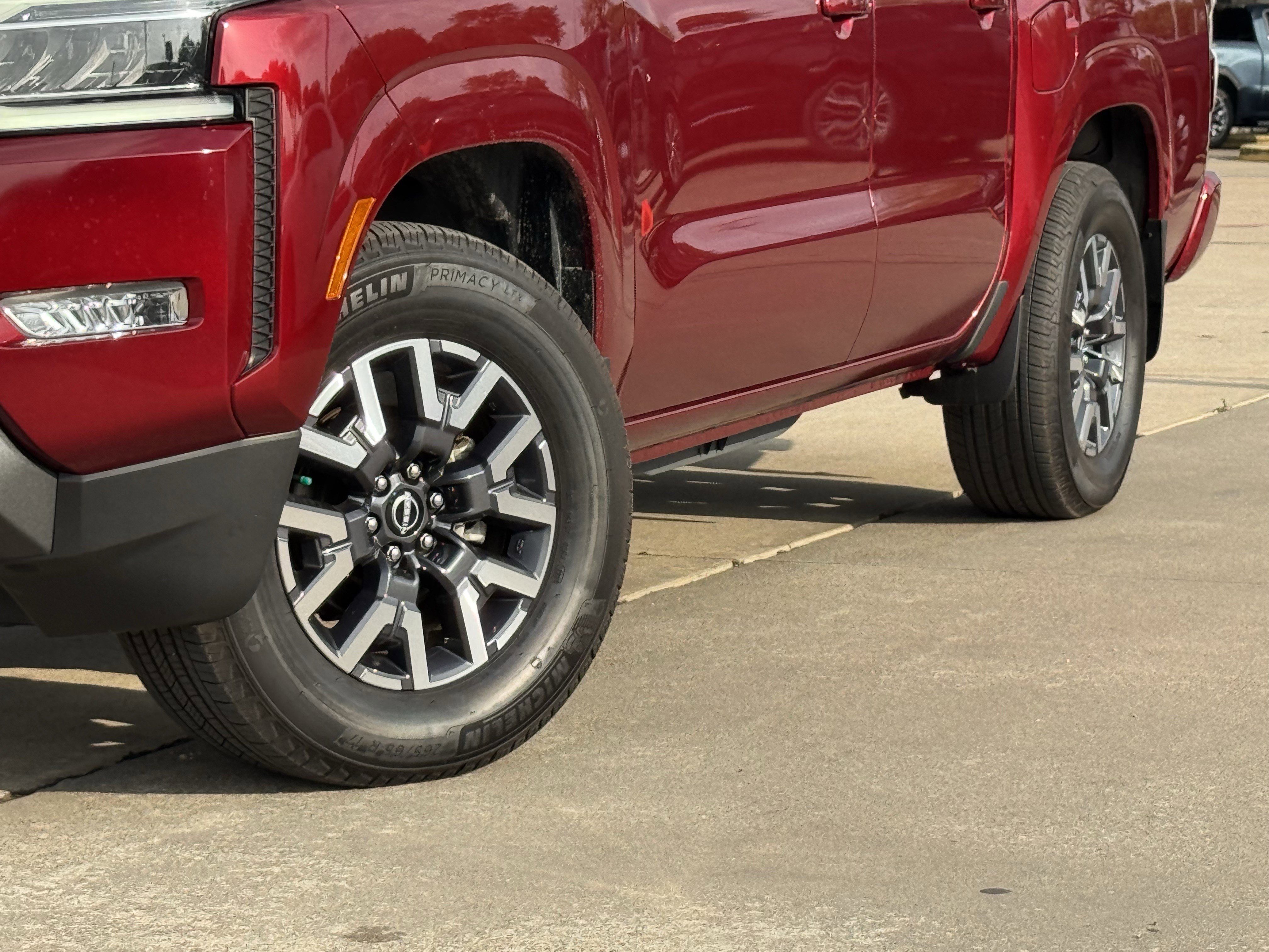 Used 2024 Nissan Frontier SL RWD image 12