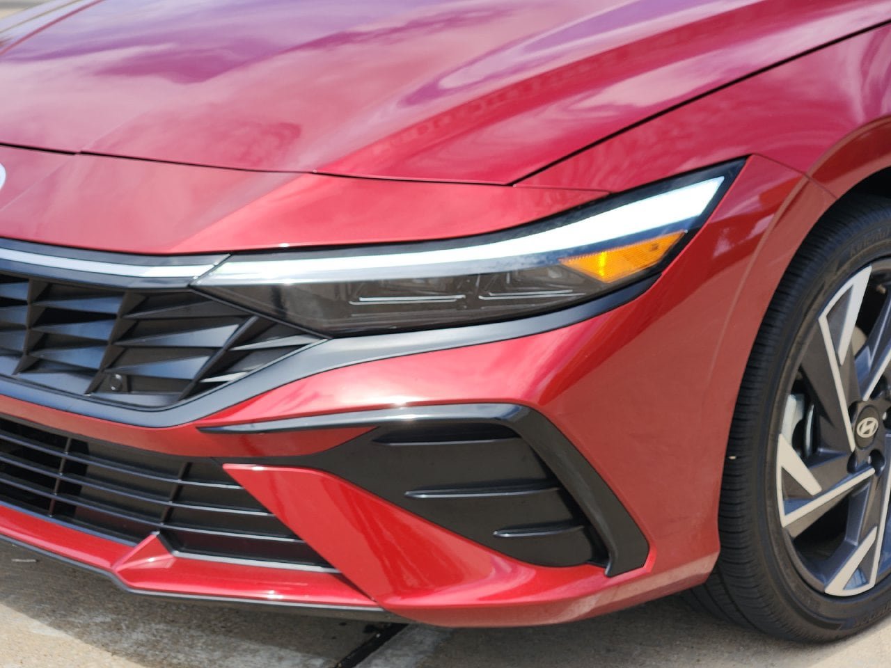 Used 2025 Hyundai Elantra Limited FWD image 6