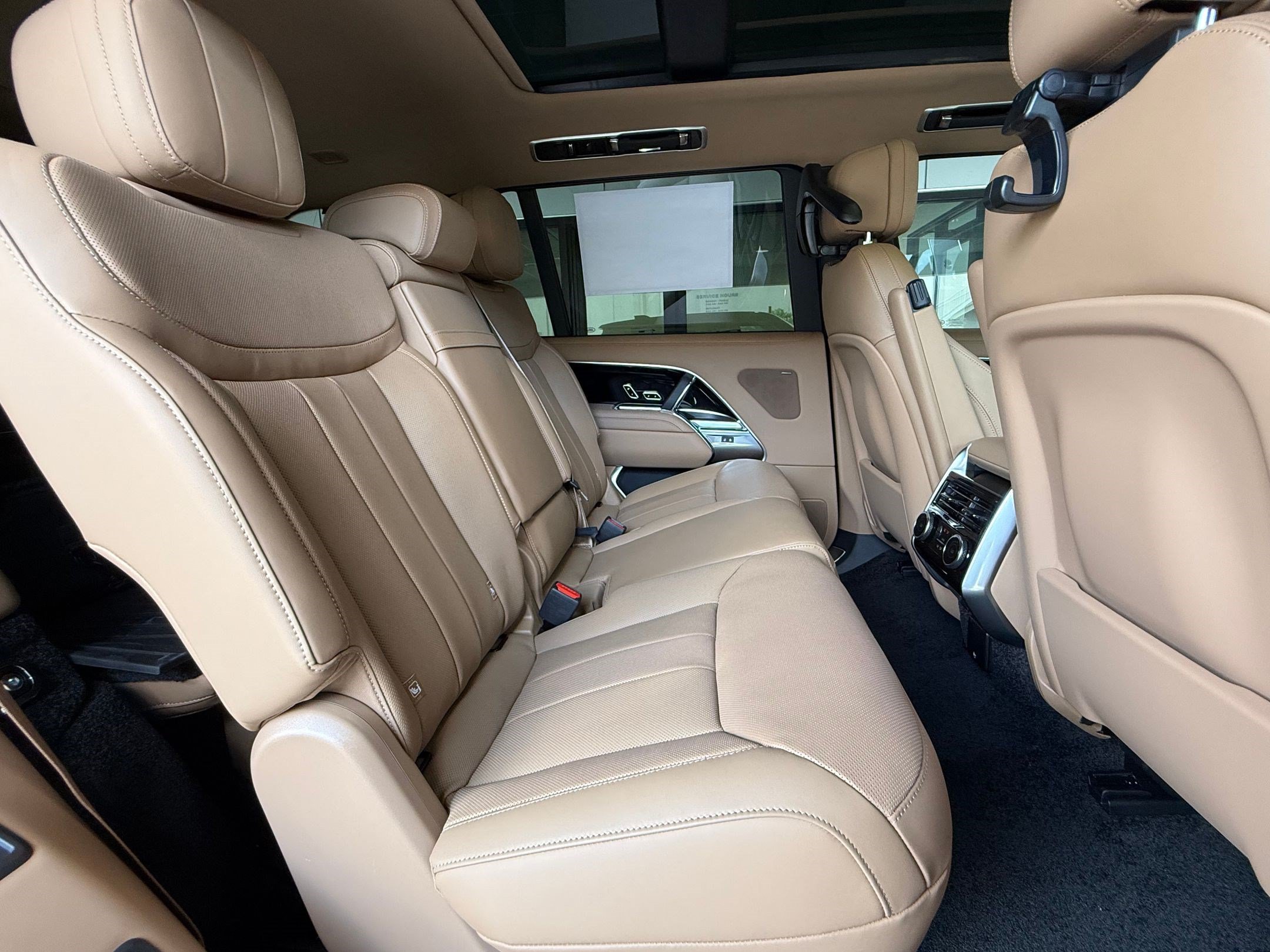 New 2026 Land Rover Range Rover Long Wheelbase SE AWD/4WD image 35