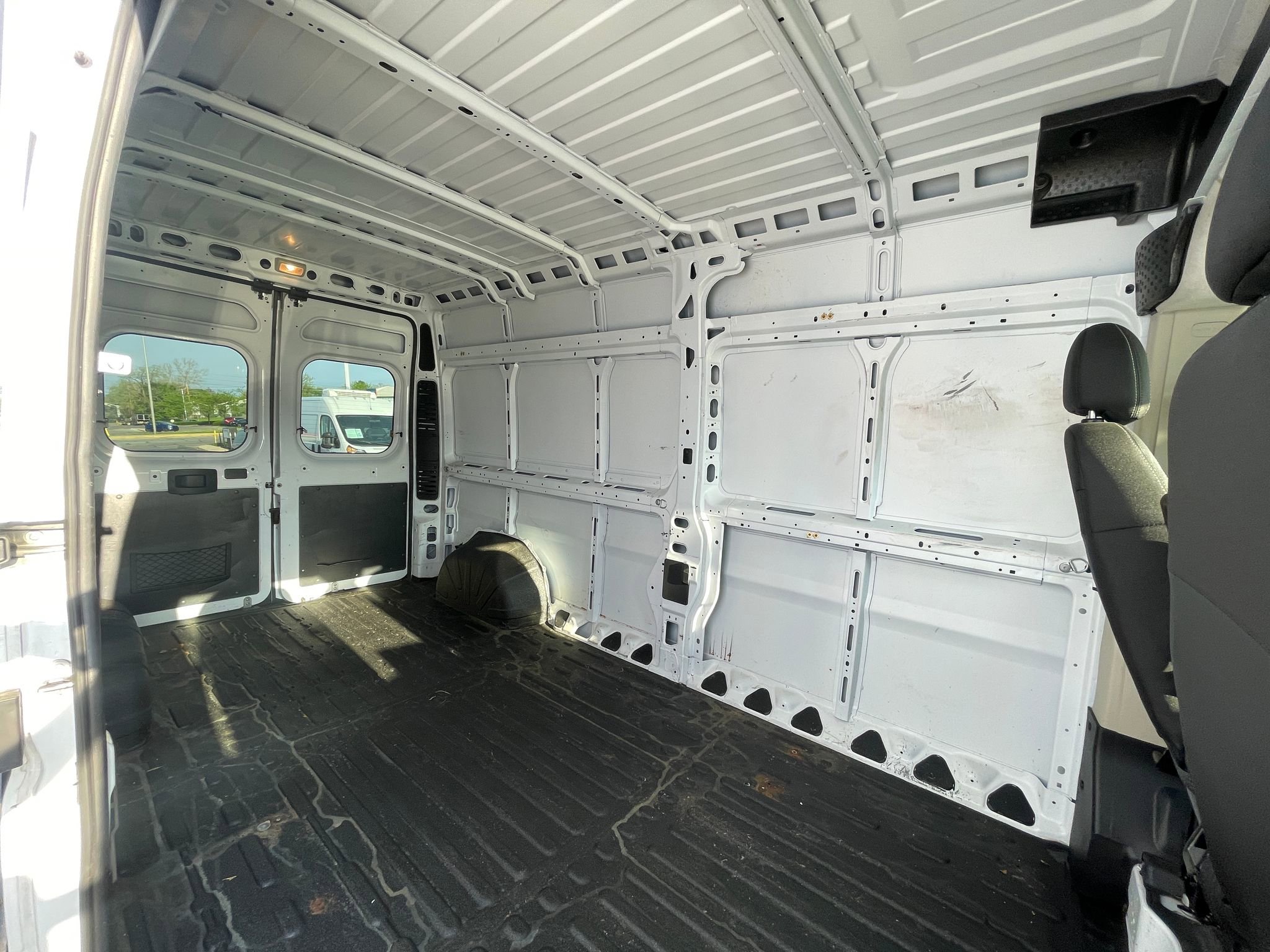 Used 2020 RAM ProMaster 2500 w/ Premium Appearance Group FWD image 25