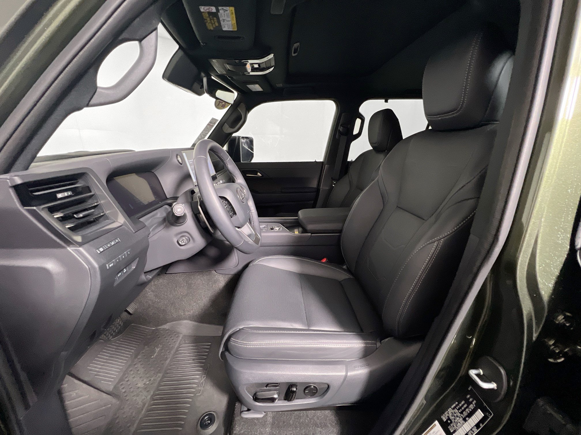 Used 2024 Lexus GX 550 w/ Accessory Package (2T) AWD/4WD image 14