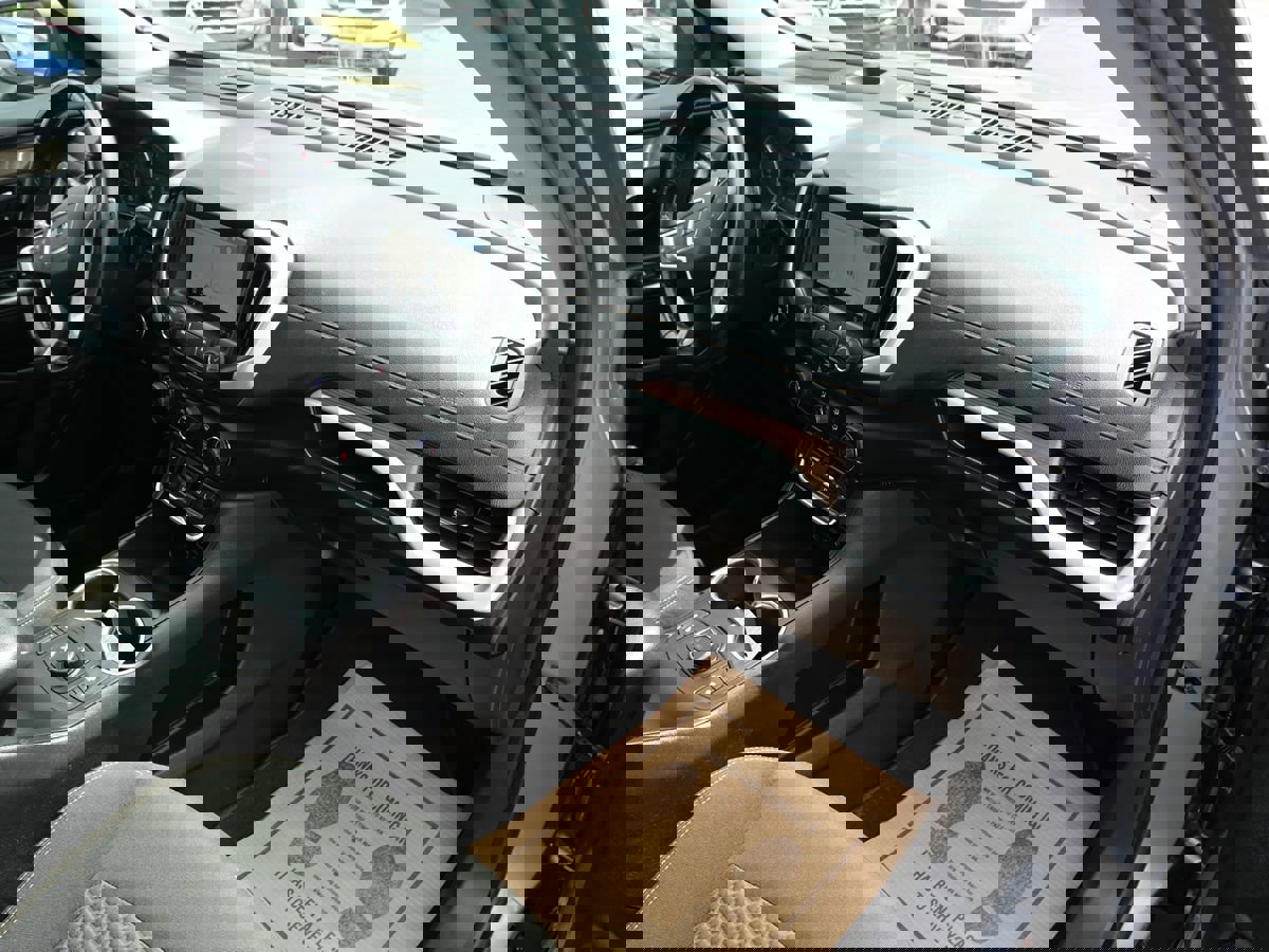 Used 2020 GMC Terrain SLE w/ Driver Convenience Package image 32