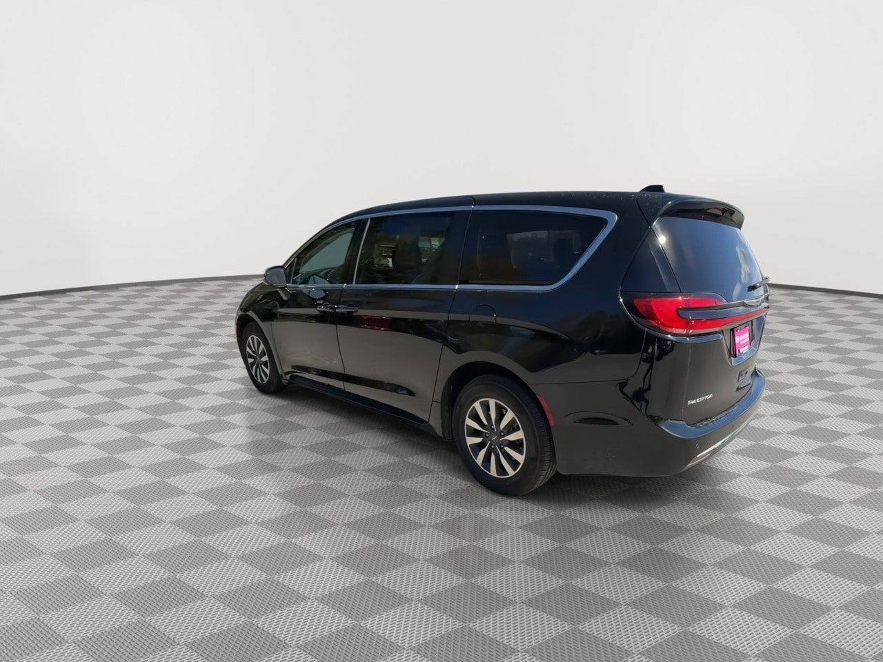 Used 2024 Chrysler Pacifica Limited FWD image 6