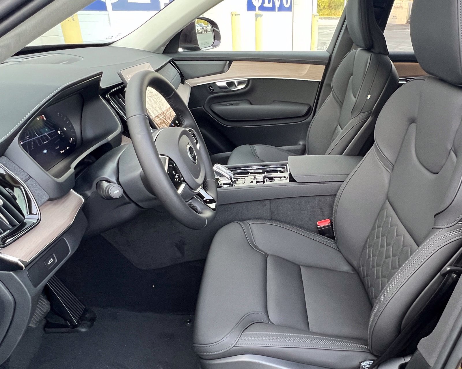 New 2026 Volvo XC90 T8 Plus w/ Protection Package AWD/4WD image 14