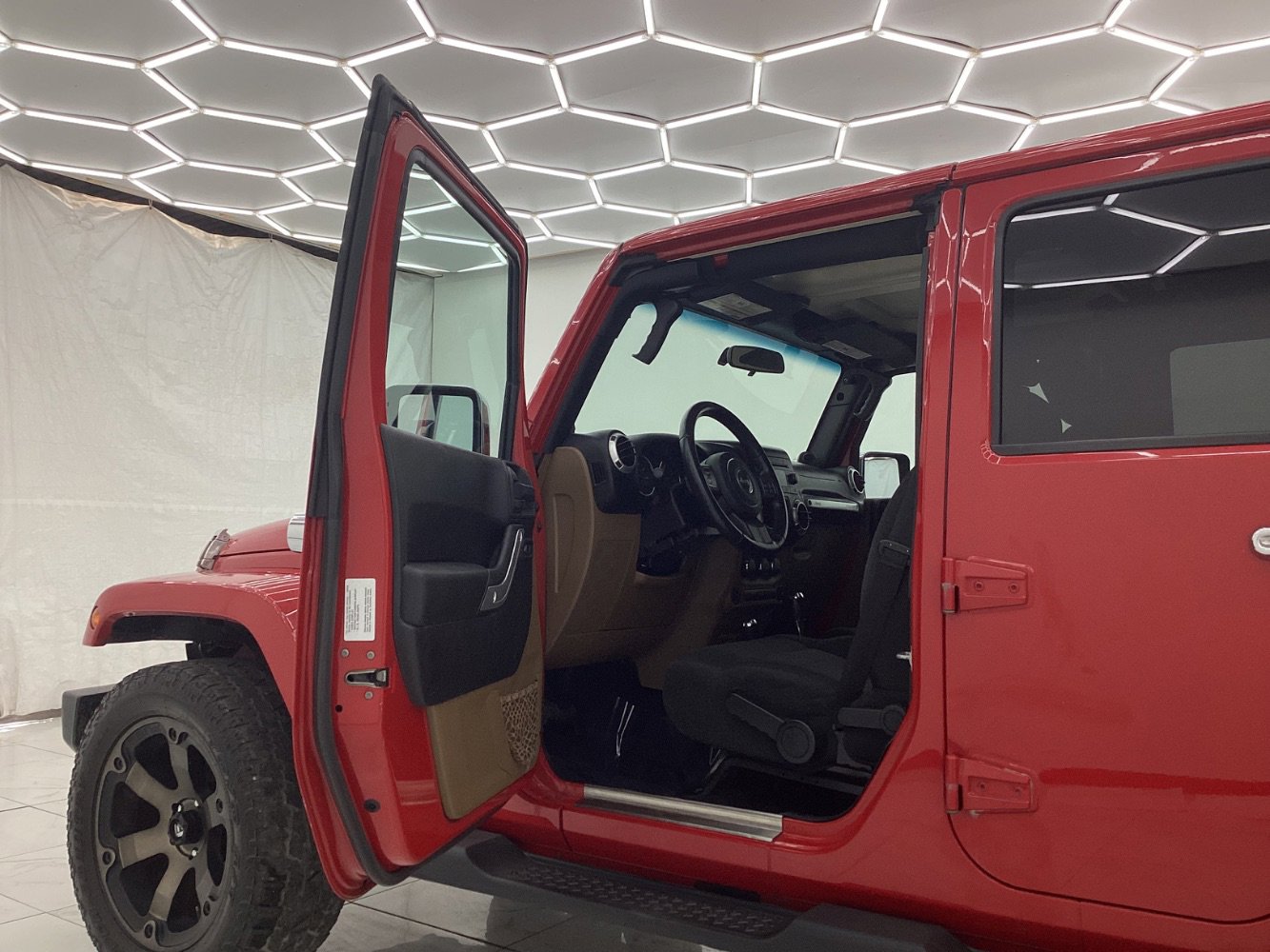 Used 2011 Jeep Wrangler Unlimited Sahara image 16