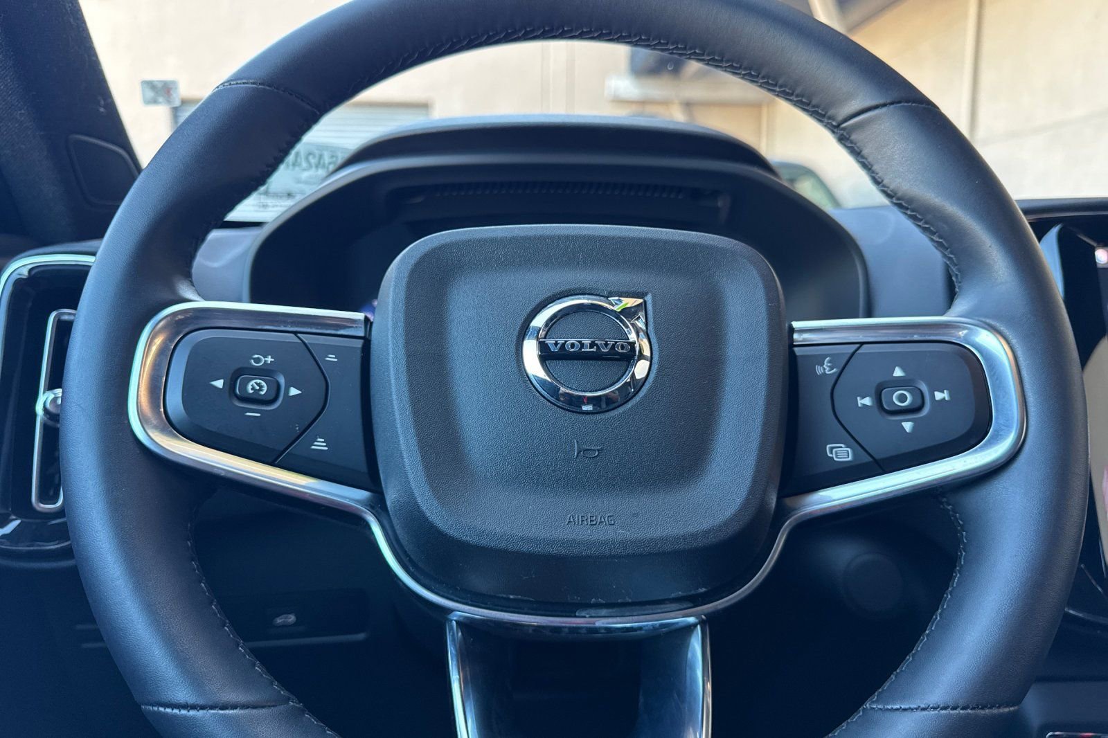 Certified 2025 Volvo EX40 Plus w/ Climate Package RWD image 26