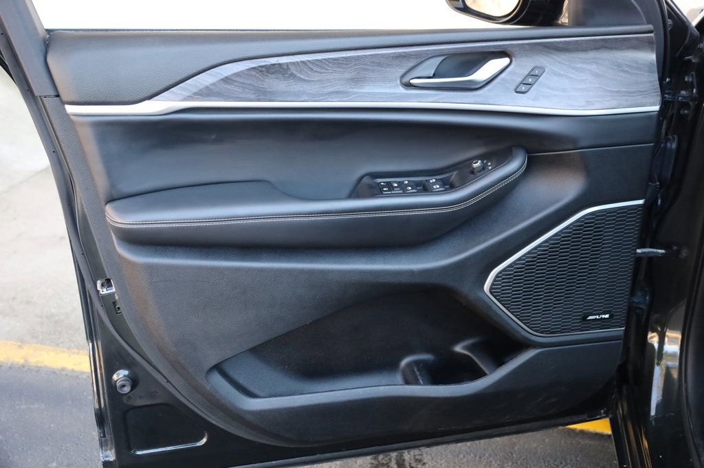 Used 2022 Jeep Grand Cherokee L Limited w/ Trailer Tow Group (B) image 11