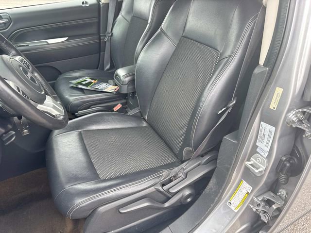 Used 2016 Jeep Compass Latitude FWD image 27