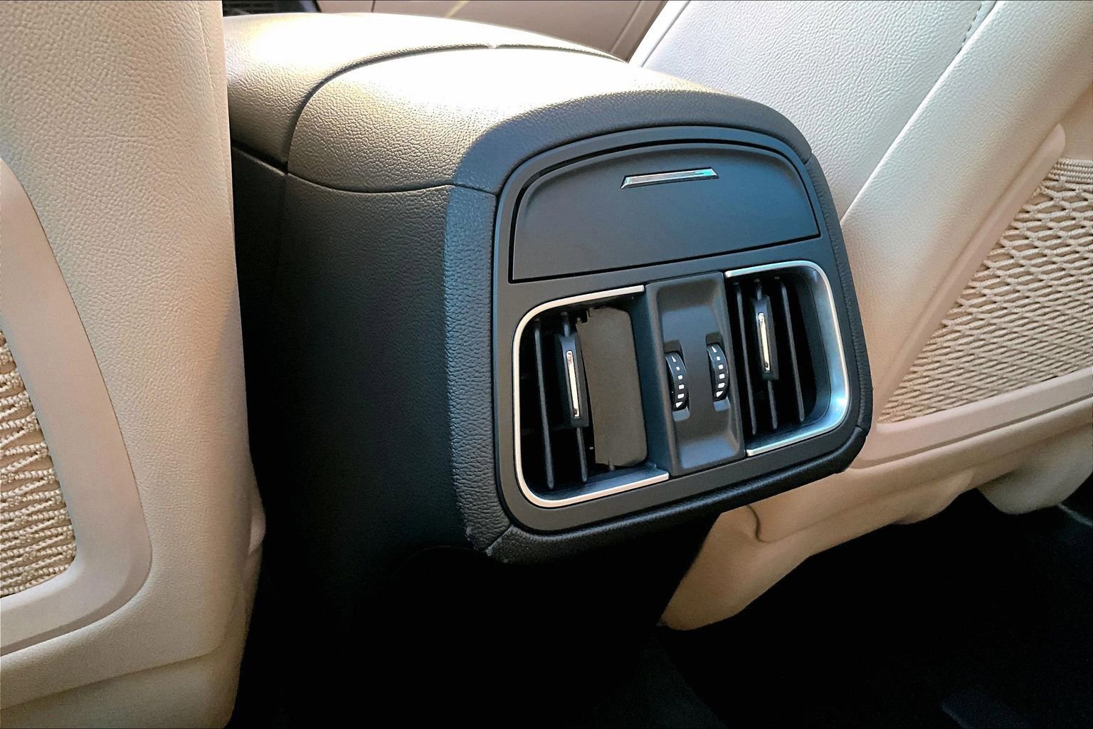 Used 2017 Maserati Levante image 33