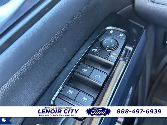 Used 2022 Nissan Pathfinder SV w/ SV Premium Package image 30