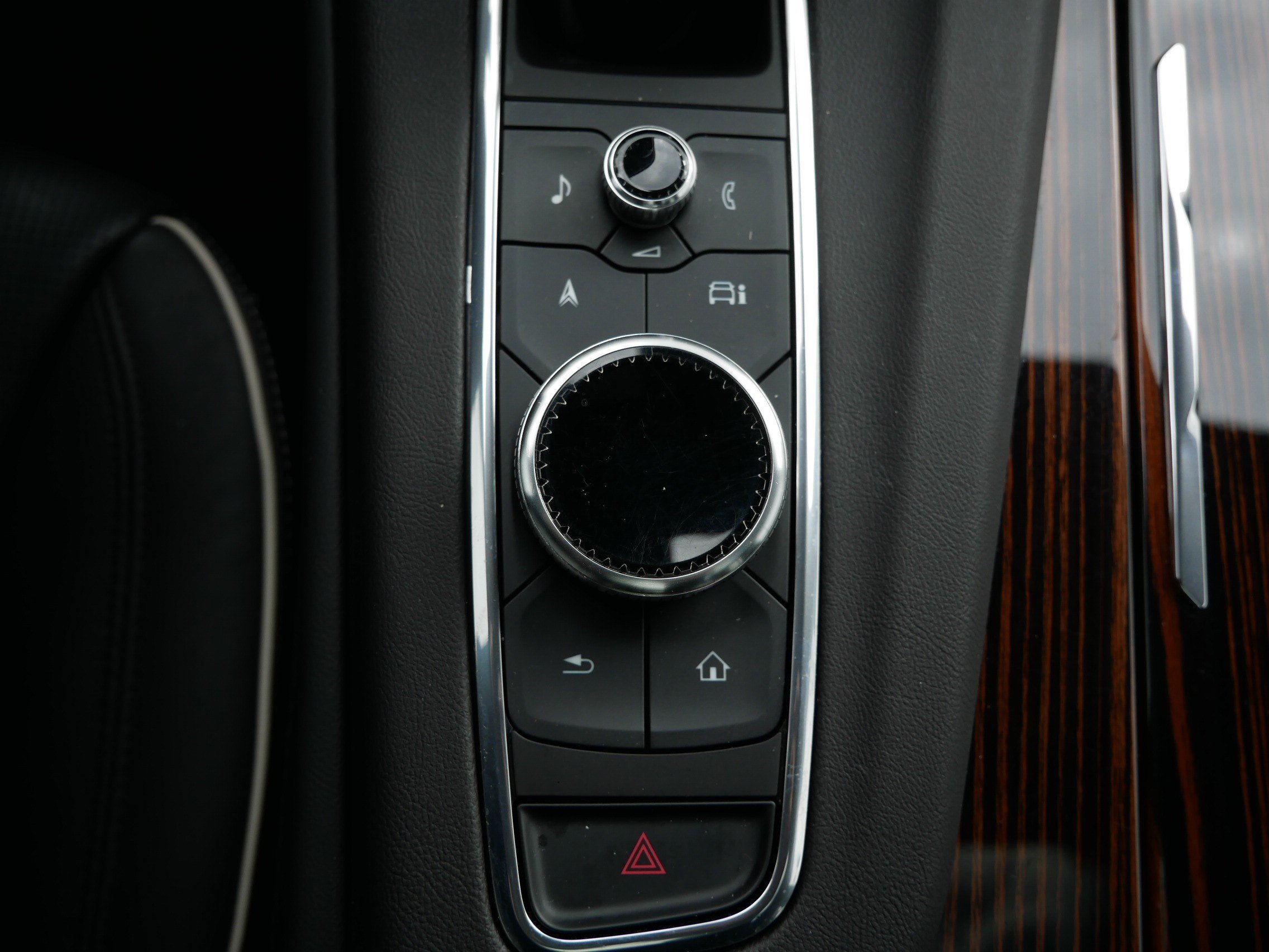 Certified 2023 Cadillac Escalade Premium Luxury w/ Performance Package AWD/4WD image 30