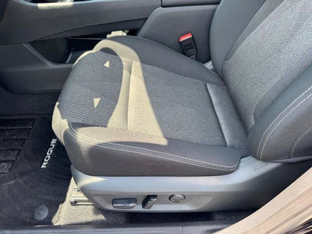Certified 2026 Nissan Rogue SV FWD image 14