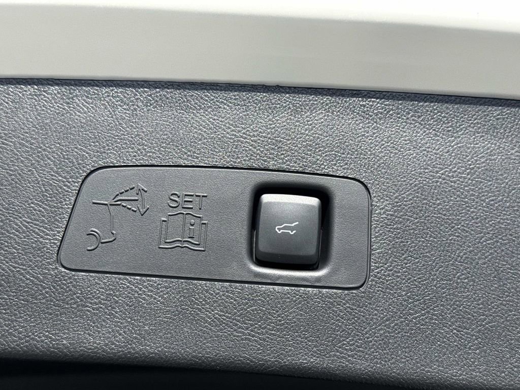 New 2026 Lincoln Corsair Premiere image 13