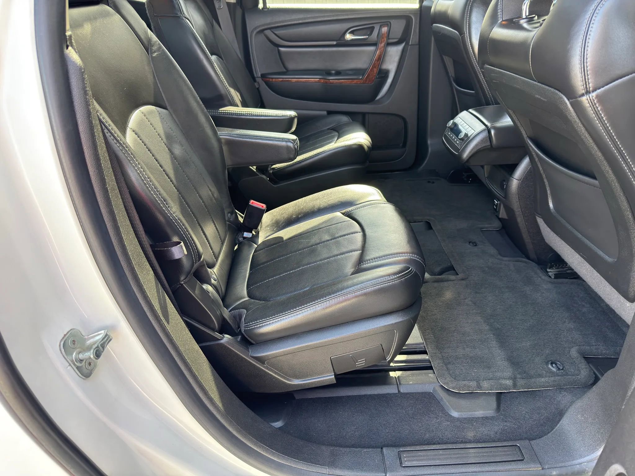 Used 2014 Chevrolet Traverse LTZ FWD image 16