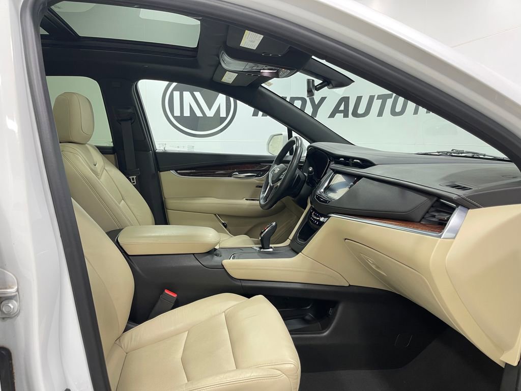 Used 2017 Cadillac XT5 Luxury image 34