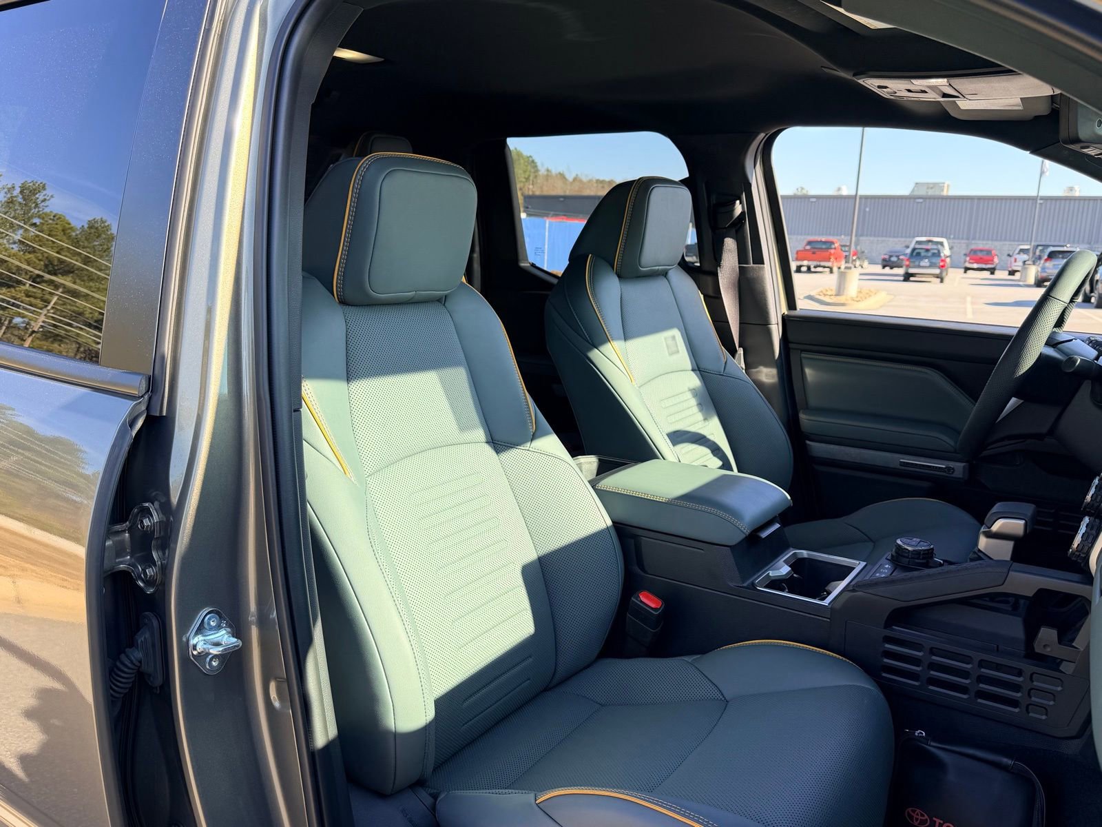 Used 2025 Toyota Tacoma Trailhunter AWD/4WD image 45