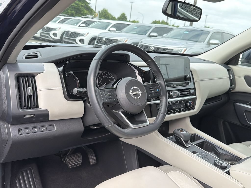 Used 2022 Nissan Pathfinder SL AWD/4WD image 10