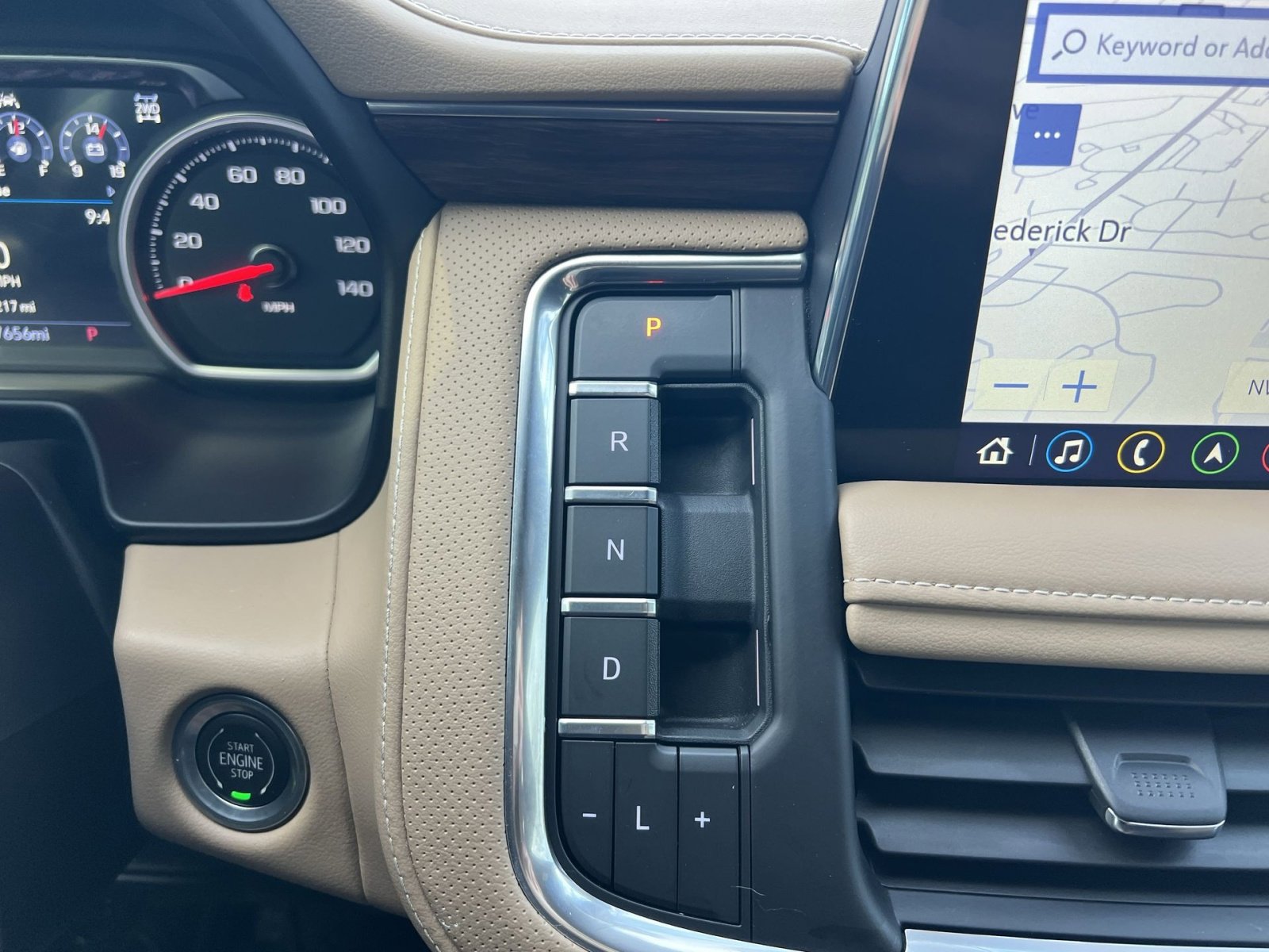 Used 2021 Chevrolet Tahoe Premier w/ Premium Package image 22